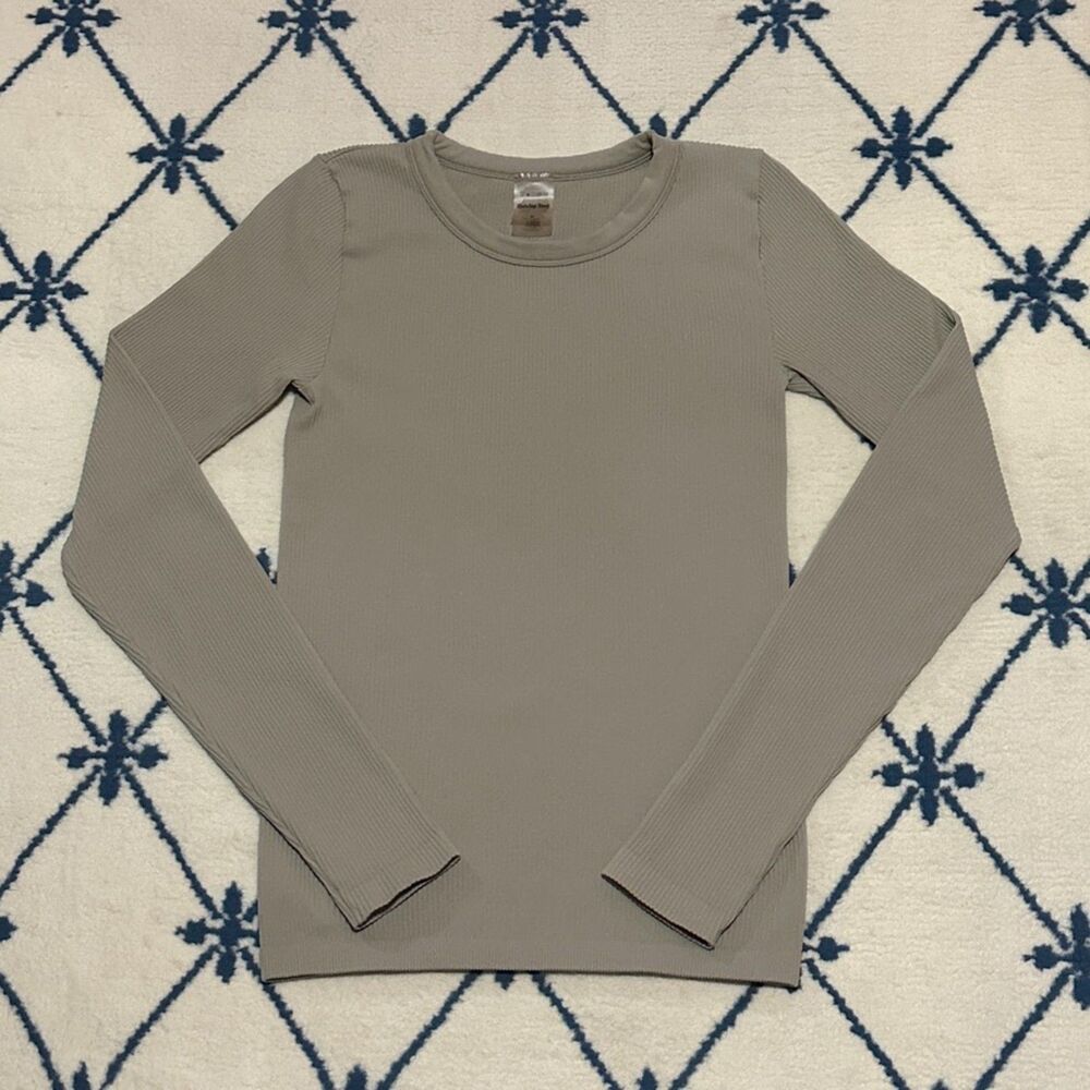Aritzia Sunday Best Rib Seamless Willow Crewneck Long Sleeve - Fluent Taupe